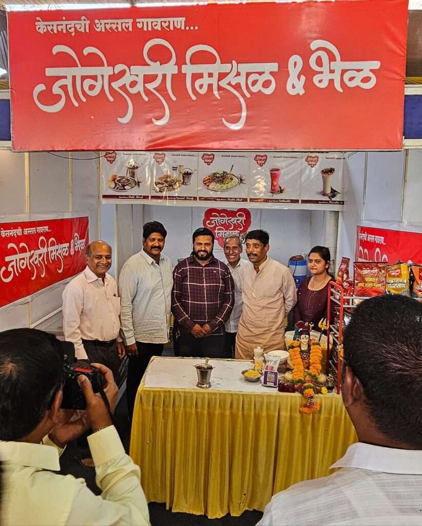 Ravindra Dhangekar at Jogeshawri Misal's Stall at Misal Mohotsav